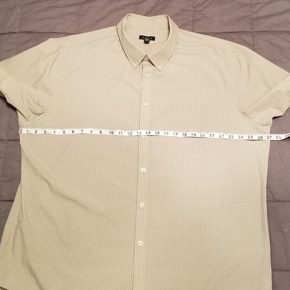 2/$10 π€΅ Van Heusen Short-sleeved Button-down - Picture 4 of 6